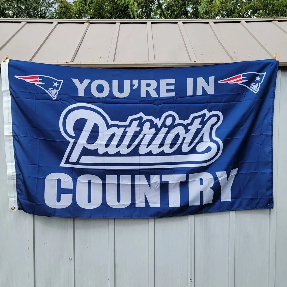 New England Patriots Collector Set: Banner, Flag & Mini Helmet